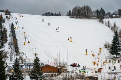 Bei Wintersportlern ebenfalls sehr geschätzt: die Skiarena Eibenstock. Dort will man sich auf einen Saisonbeginn nicht festlegen.