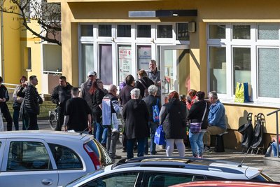 Großer Andrang: der „Warenkorb“ am Hohen Hain in Limbach-Oberfrohna.