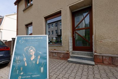 Die Fassade des Geschäfts soll demnächst noch hübsch gemacht werden. Bis vor einigen Jahren befand sich hier ein Lebensmittelladen.