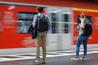 49-Euro-Ticket: Für Mittelsachsens Studenten zu teuer und unflexibel - Pendeln per Zug oder Bus deutschlandweit zu einem monatlichen Festpreis. Für die Studenten in Mittelsachsen sind 49 Euro mitunter zu teuer (Symbolbild).  