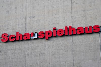 Das alte Schauspielhaus sollte saniert werden, das Vorhaben wurde aber zu teuer. Nun ist guter Rat für eine neue Bühne teuer.