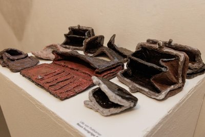 Die Arbeit „Neun hungrige Portemonnaies“ von Lilla von Puttkamer ist ebenfalls im Kunstkeller zu sehen.