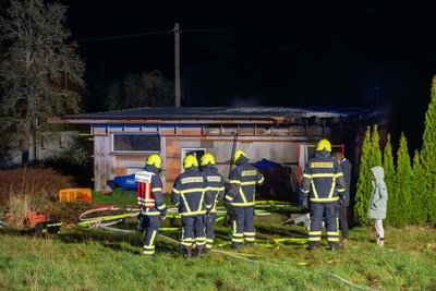 Ein Gebäude auf einem Bauernhof war in Flammen aufgegangen.
