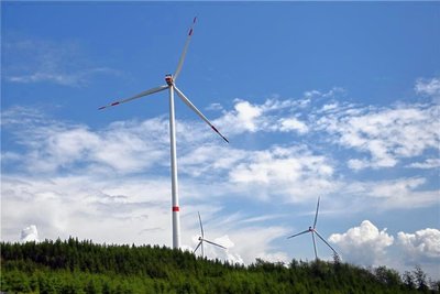 In anderen Gegenden gehören Windkraftanlagen inzwischen zum Landschaftsbild.
