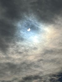 In der Sternwarte Schneeberg konnte man das Ereignis immer wieder durch die Wolkenlücken beobachten.