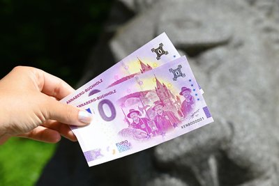 Rainer Eckel, Dieter Frank und Joachim Reuter Flämig sind auch auf dem lizenzierten Sammlerstück abgebildet.