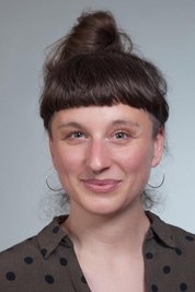 Fiona Kalkstein forscht am Else-Frenkel-Brunswick-Institut unter anderem zu Zugehörigkeit, Ausschluss, Hass und Gewalt in sozialen Gruppen. Sie sagt, Jugendliche fänden in der rechtsextremen Szene ein Ventil für ihre Wut.