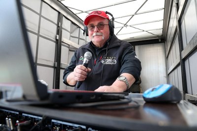 Eckhard Heim hat mit „Borstels Musikbox“ für die gute Beschallung beim Bikergottesdienst und musikalische Umrahmung gesorgt.
