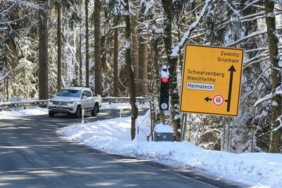 Die Ampel an der Staatsstraße 222 zwischen Grünhain und Elterlein soll nach mehr als sechs Jahren Ende 2023 der Geschichte angehören. 
