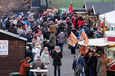 Beim zweitägigen Oelsnitzer Wintermarkt ist zwischen den Jahren im Bürgerpark viel los.