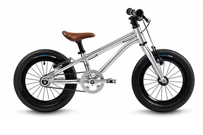 Das Belter 14 von Early Rider verfügt über einen gebürsteten Alurahmen und einen wartungsarmen Riemenantrieb. Gewicht: 5,5 kg (14“, ohne Pedale), Preis: 449 Euro.