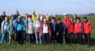 Bei kühlem, aber trockenem Wetter machten sich die Teilnehmer der 24 Kilometer langen Runde auf den Weg. 