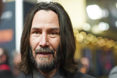 Keanu Reeves bei der Premiere von "John Wick - Kapital 4" im Zoo-Palast in Berlin. Am kommenden Donnerstag ist offizieller Deutschlandstart des Actionfilms. In ausgewählten Kinos gibt es ihn aber bereits am Mittwoch zu sehen. 