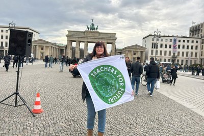 Denise Ney ist Berufsschullehrerin und bildet andere Lehrkräfte im Umgang mit rechtsextremen Jugendlichen weiter. Ihr wird häufig von rechtsextremen Vorfällen an Schulen berichtet.