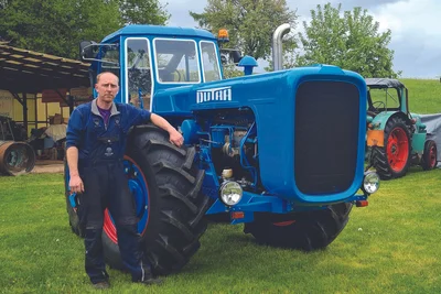 Martin Sprich hat sich mit dem ungarischen Traktor Dutra D4K einen Traum erfüllt.