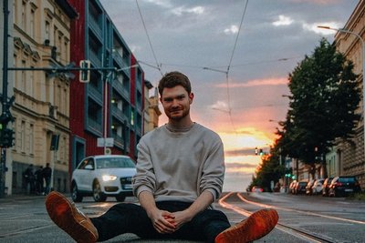 Leander Gronem in seiner Wahlheimat Halle, wo er Deutsch und Englisch auf Lehramt studiert. 
