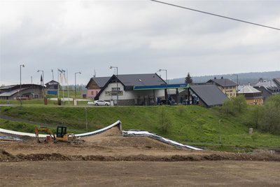 Nach zehn Jahren Vorbereitungszeit machen die Tschechen nun Nägel mit Köpfen: In Boží Dar (Gottesgab) wird derzeit ohne viel Aufhebens ein Zwei-Millionen-Euro-Projekt realisiert: ein Park, in dem Profis wie Amateure an ihren Tricks feilen können.