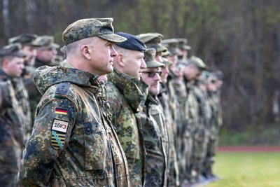 Die Ansprachen von Brigadegeneral David Markus und Frankenbergs Bürgermeister Oliver Gerstner sowie die ökumenische Andacht wurden aufmerksam verfolgt.