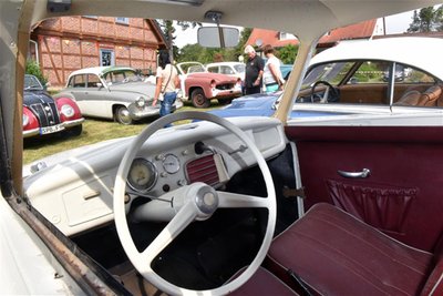 Eine kleine Oldtimer-Ausstellung zur 800-Jahfeier in Kleinschirma weckte Erinnerungen an ostdeutsche Fahrzeuggeschichte.