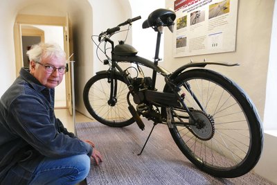 Dieser Beachcruiser samt Hilfsmotor wurde Tonio Schulze von der Polizei übergeben.