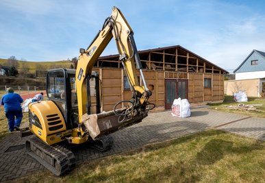 In den vergangenen Tagen ist der Anbau der Blumenauer Turnhalle für den Abriss vorbereitet worden.