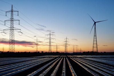 Neue Stromtrassen sollen den Norden Deutschlands mit dem Süden verbinden. Doch bevor derartige Bauarbeiten beginnen können, finden Grabungsarbeiten von Archäologen statt.