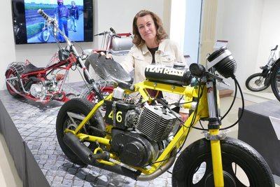 Dieses Minibike Marke Eigenbau, das von Claudia Glashauser unter die Lupe genommen wird, ist eine Hommage an den mehrfachen Motorrad-Weltmeister Valentino Rossi.
