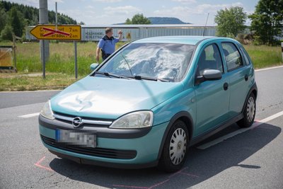 Bei einem Unfall auf der B 101 ist eine Person verletzt worden.
