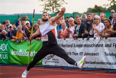 Johannes Vetter versuchte in Thum trotz diverser Probleme mit dem Belag alles, um den Zuschauern eine gute Show zu bieten.