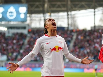 Freude pur bei Leipzigs Poulsen: Der Däne schreit nach dem wichtigen 1:0-Treffer seine Freude heraus.