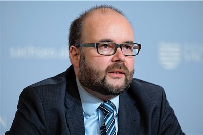 Hält den Vorstoß seines Unionsfreundes für "unsolidarisch" und befürchtet einen "Überbietungswettbewerb" zum Schaden aller Bundesländer: Sachsens Kultusminister Christian Piwarz (CDU).