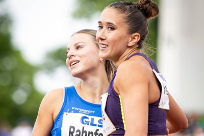 Ein gemeinsames Foto in Dresden musste natürlich sein: Mia Rahnfeld (l.) mit Rebekka Haase. Beide Sprinterinnen trainieren in Chemnitz