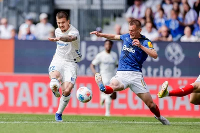 Mateusz Zukowski (l) blieb in Kiel ohne Treffer.