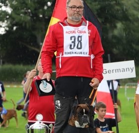 Der Weltmeister der Wubox 2021 ist Herbert Poschuld mit seinem Boxer Enox von der Zella. 