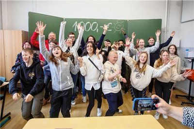 Großer Jubel bei der Klasse 7a der Plauener Rückert-Oberschule.