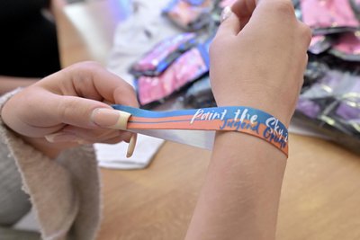 Anstelle von Tickets erhalten die Besucher Festivalbändchen