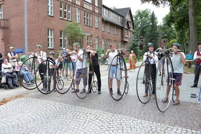 Wettbewerb der Hochradfahrer bei vergangenen Velocipediaden