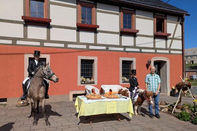 Auch dieses Jahr führt das Osterreiten am Ostersonntag von der Kirche in Nassau zur Bäckerei Himmlisch Brot. Besucher sind willkommen.