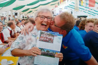 Beim Blasmusikfestival vor fünf Jahren in Bad Schlema gab es sogar einen Kuss vom Chef des Königlichen Blasorchesters aus Belgien, Wim Sas.