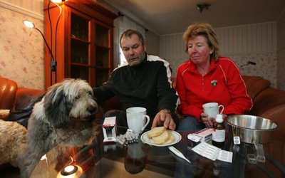
              <p class="artikelinhalt">Alle schauen traurig drein: Hat Bobtail Eliot einen Virus ins Haus der Lenks geschleppt? Die Frage kann kein Arzt beantworten. Aber sie leiden an den gleichen Symptomen und schlucken di gleiche Medizin.</p>
            