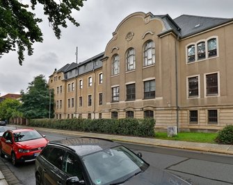 Das ehemalige Polizeirevier an der Conrad-Clauß-Straße: Auch als Amtsgericht diente das heute denkmalgeschützte Gebäude einst. 