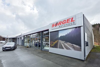 Der Standort Zwota des Skoda-Autohauses. Hier kommt die Kundschaft auch aus Tschechien.