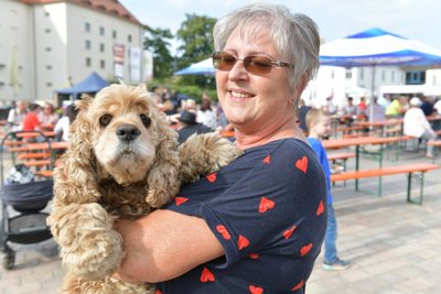 Hildegard Hoyer mit Hündin Holly 