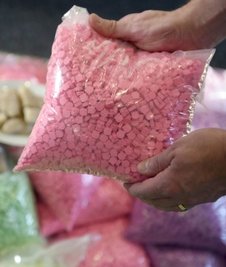Ecstasy gilt als Partydroge. Für den Verkauf einer vermeintlichen Tablette Ecstasy musste ein 33-Jähriger ins Gefängnis. 