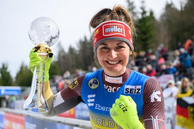 Julia Taubitz krönt ihre Rodelsaison mit ihrem sechsten Sieg im Gesamtweltcup.