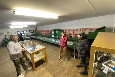 Im Museum Lok-Schuppen Oberheinsdorf wird vieles anders. Im Hinblick auf „125 Jahre Rollbockbahn“ im nächsten Jahr krempelt der Rollbockverein seine Ausstellung in der zweiten Etage komplett um.