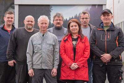 Das Team in Zwota: Der Standort an der Klingenthaler Straße ist für das Autohaus sehr wichtig.