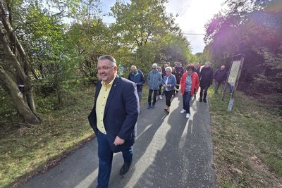 Einer seiner Einsätze als Stellvertreter des Oberbürgermeisters: Björn Fläschendräger beim Stadtteilrundgang in Untermarxgrün.
