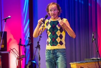 Olaf und wie er die Welt erklärt. In Aue sorgte der Comedian vor ausverkauftem Haus für Zwerchfellerschütterungen.