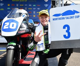 Endlich geschafft: Der Adorfer Dustin Schneider stand am Wochenende in Oschersleben das erste Mal auf dem Podest. 